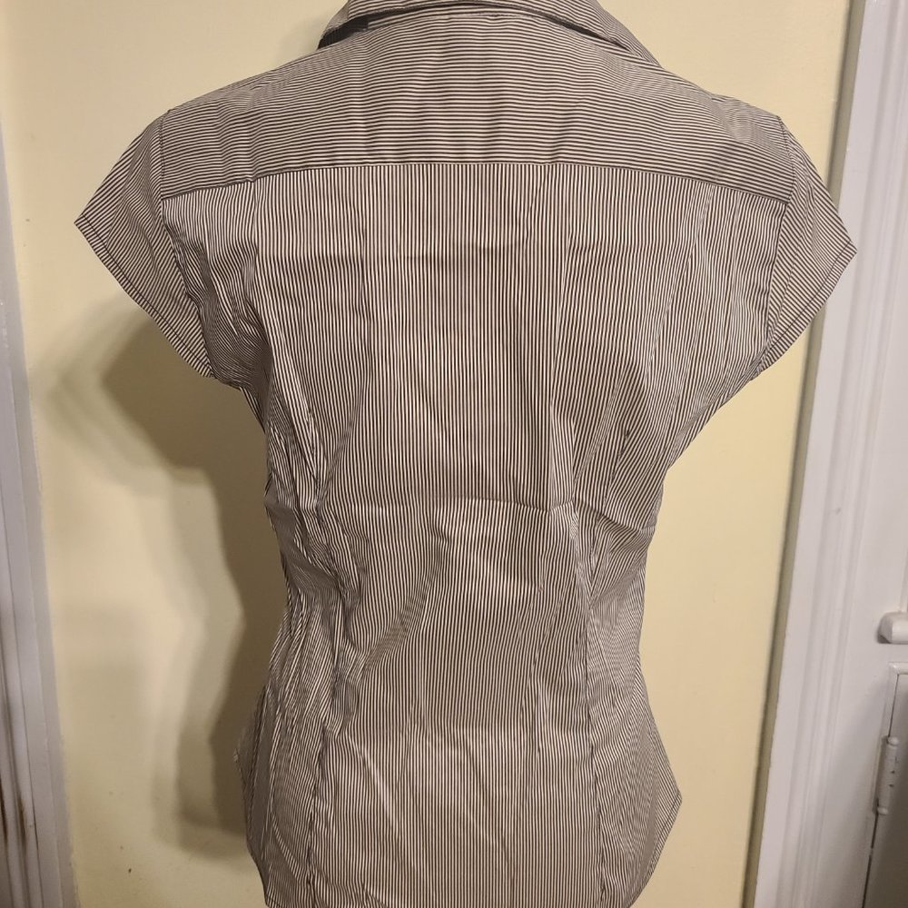 H&M Button Up Top - Picture 2 of 3